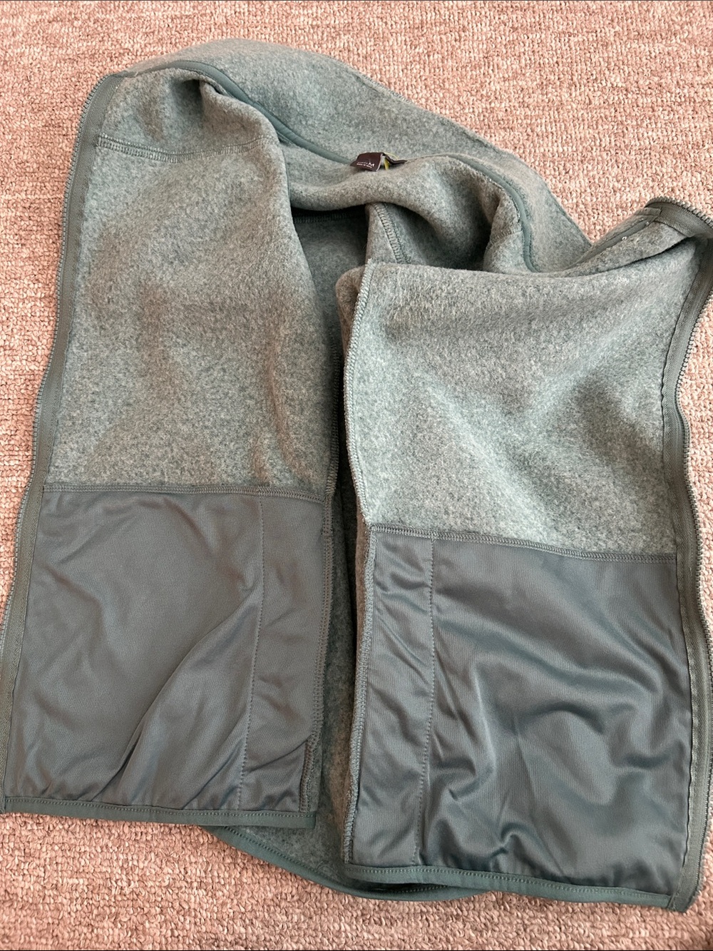 NWOT Eddie Bauer Sage Green Full-Zip Knitted Fleece Vest - Picture 6 of 6